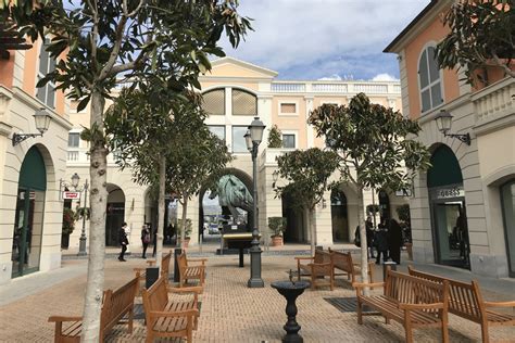 reggia di caserta outlet prada|la reggia outlet.